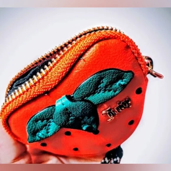 ❤️*Juicy Couture* RED Strawberry🍓Pouch KEYCHAIN with BLACK RHINESTONES🖤💚 - Picture 6 of 6